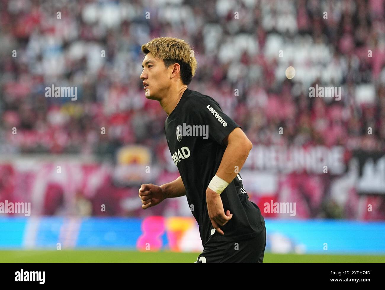 Leipzig, Allemagne. 26 octobre 2024. Ritsu Doan du SC Freiburg regarde pendant le 1. Bundesliga match 8 entre RB Leipzig - Freiburg au Red Bull Arena, Leipzig, Allemagne. Crédit : Ulrik Pedersen/Alamy Banque D'Images