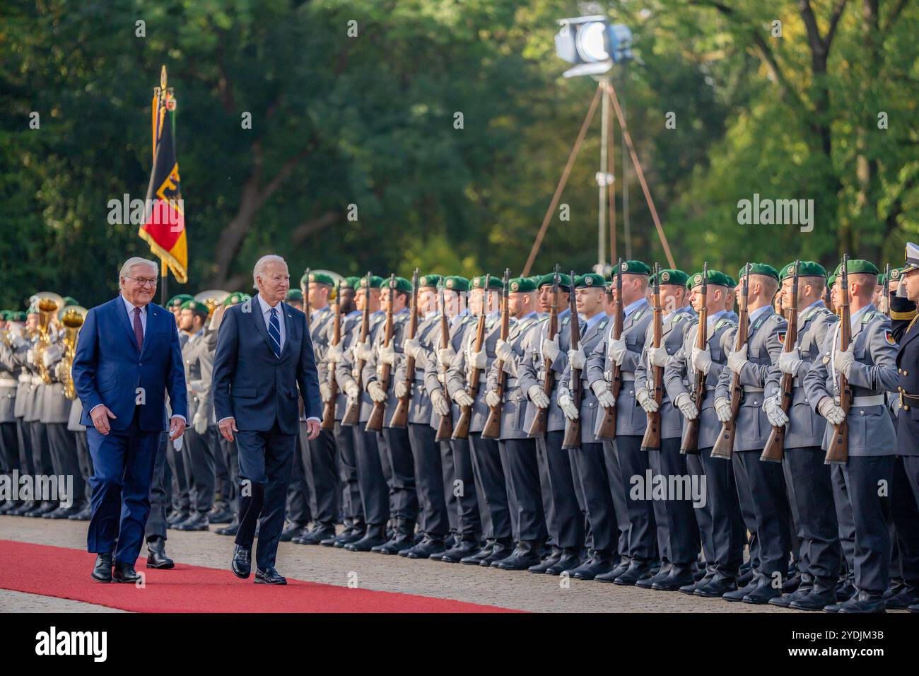 Le président Joe Biden rencontre des dignitaires, vendredi 18 octobre 2024, à Berlin, Allemagne. (Photo officielle de la Maison Blanche par Adam Schultz) Banque D'Images