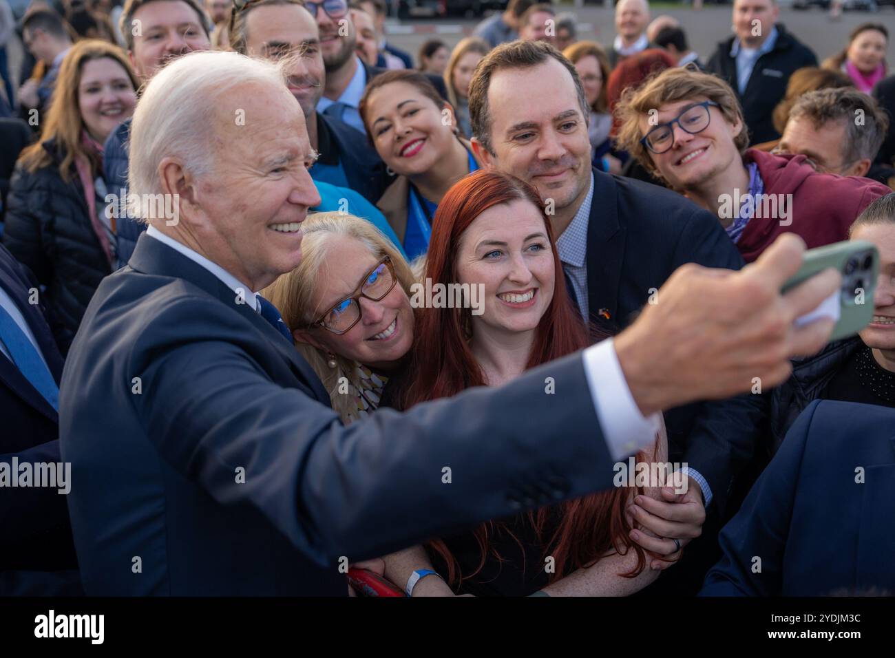 Le président Joe Biden rencontre des dignitaires, vendredi 18 octobre 2024, à Berlin, Allemagne. (Photo officielle de la Maison Blanche par Adam Schultz) Banque D'Images