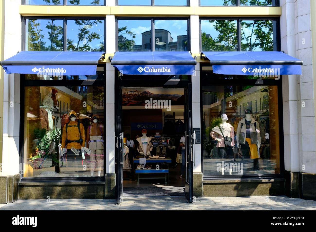 Shanghai, Chine-2 septembre 2023 : façade du magasin de détail de vêtements Columbia Sportswear Banque D'Images