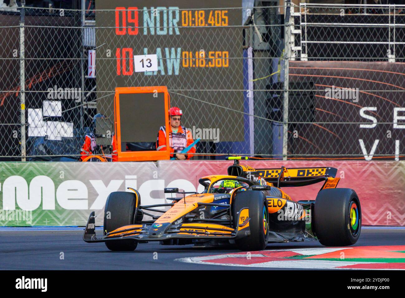 Mexico, Mexique. 25 octobre 2024. Lando Norris de Grande-Bretagne et l'écurie McLaren Formula 1 pilotent la McLaren MCL38 pendant le FP2 avant le Grand Prix de formule 1 de Mexico au Autódromo Hermanos Rodríguez le 25 octobre 2024 à Mexico, au Mexique. (Photo de Ben Adams/Sipa USA) crédit : Sipa USA/Alamy Live News Banque D'Images