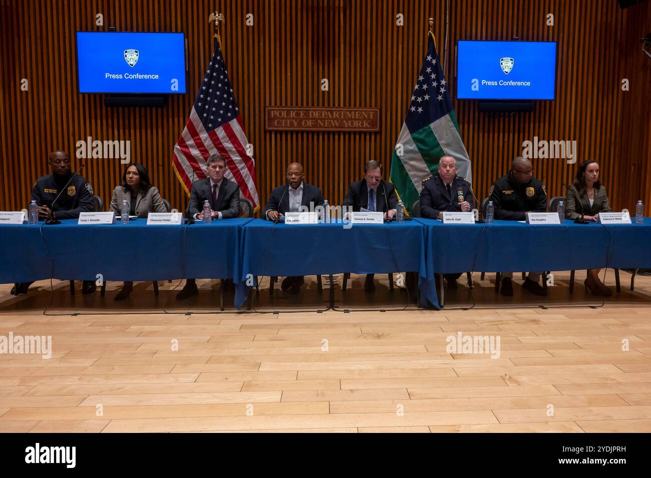 Cadres du nypd Banque de photographies et d’images à haute résolution ...