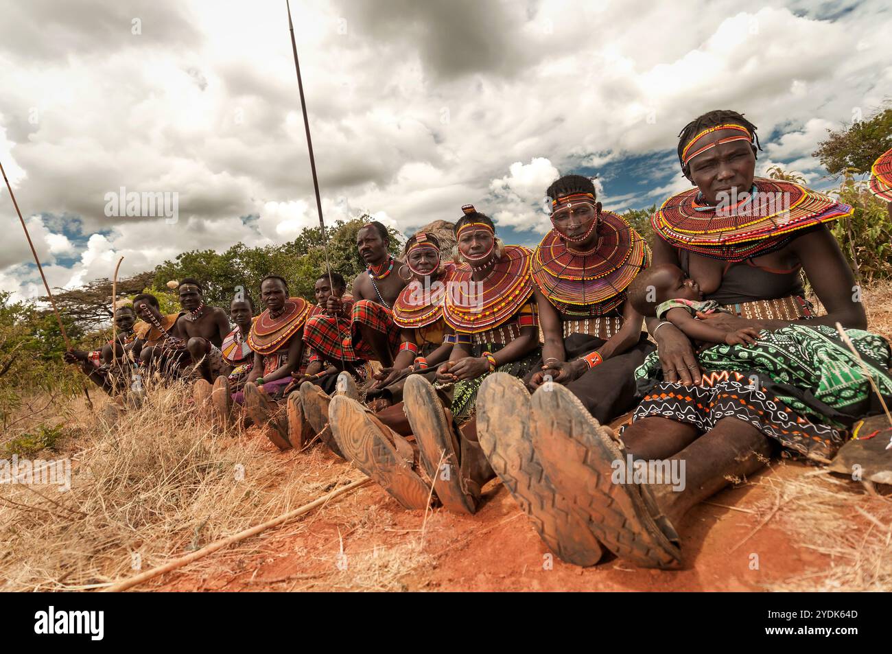 Femmes de la tribu Pokot avec des ornements caractéristiques composés de colliers faits de perles colorées. Nord du Kenya, Afrique Banque D'Images