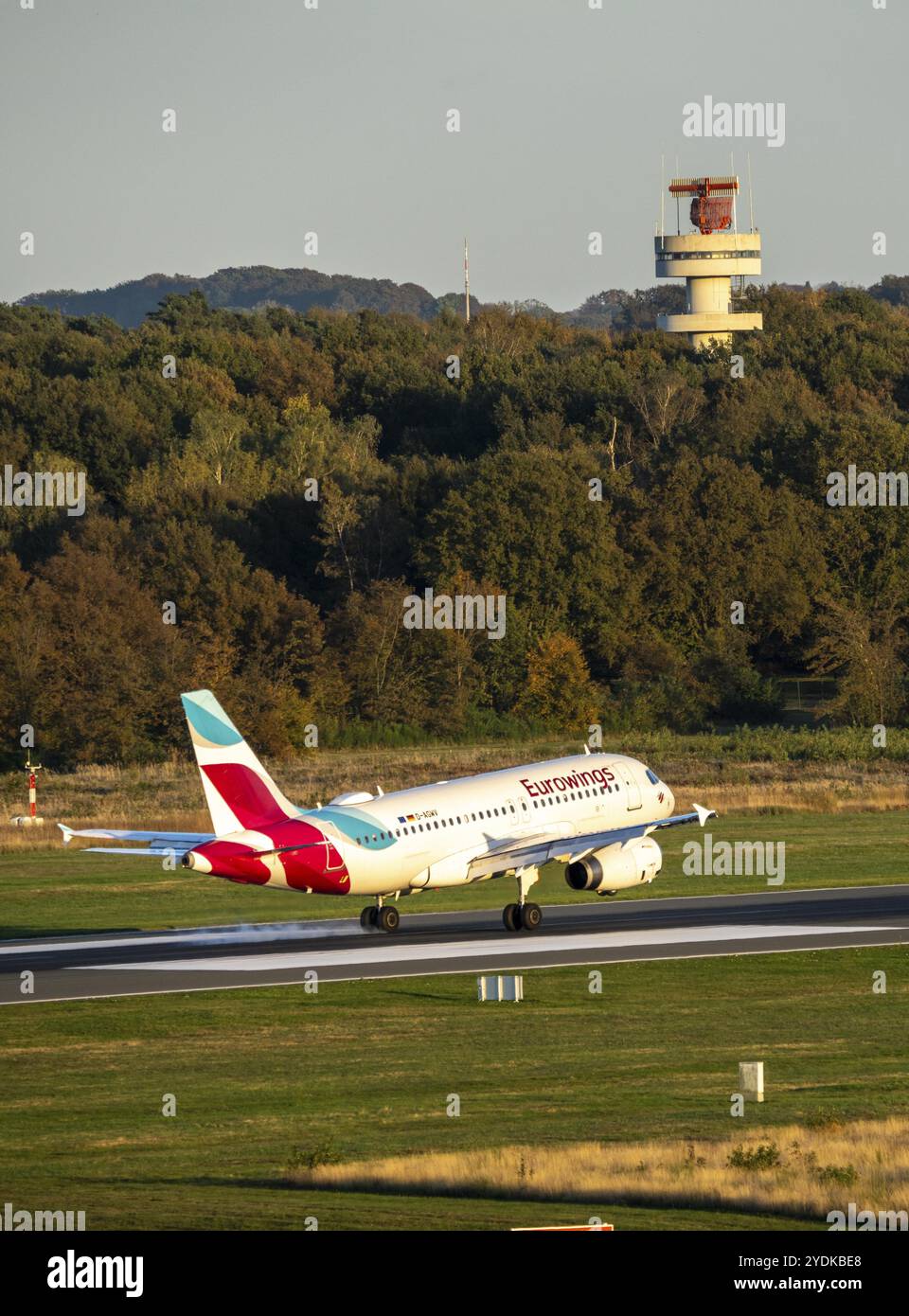 Eurowings Airbus A319-132, atterrissage à l'aéroport de Cologne-Bonn, CGN, Rhénanie du Nord-Westphalie, Allemagne, Europe Banque D'Images