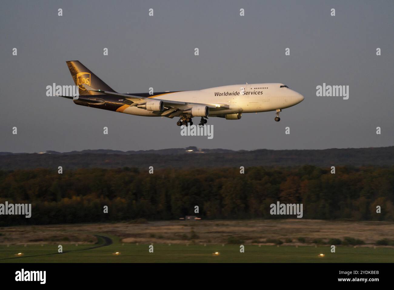 UPS Boeing 747-45E, avion cargo approchant de l'aéroport de Cologne-Bonn, CGN, Rhénanie du Nord-Westphalie, Allemagne, Europe Banque D'Images