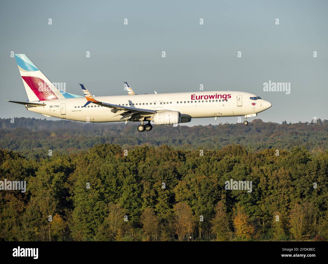 Eurowings Boeing 737-800 approche de l'aéroport de Cologne-Bonn, CGN, Rhénanie du Nord-Westphalie, Allemagne, Europe Banque D'Images