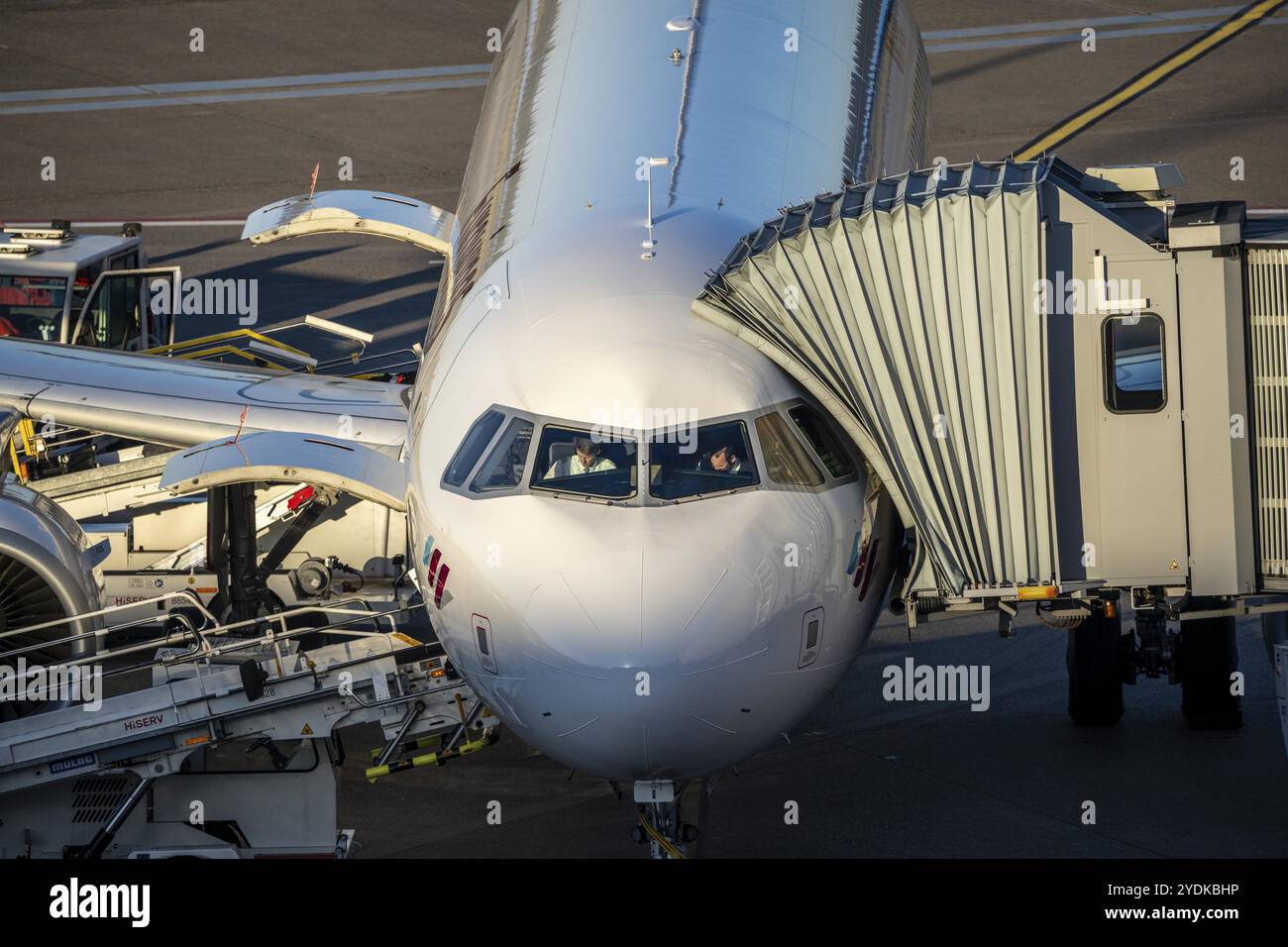 Eurowings Airbus au terminal 1 C-Gates, aéroport de Cologne-Bonn, CGN, Rhénanie du Nord-Westphalie, Allemagne, Europe Banque D'Images