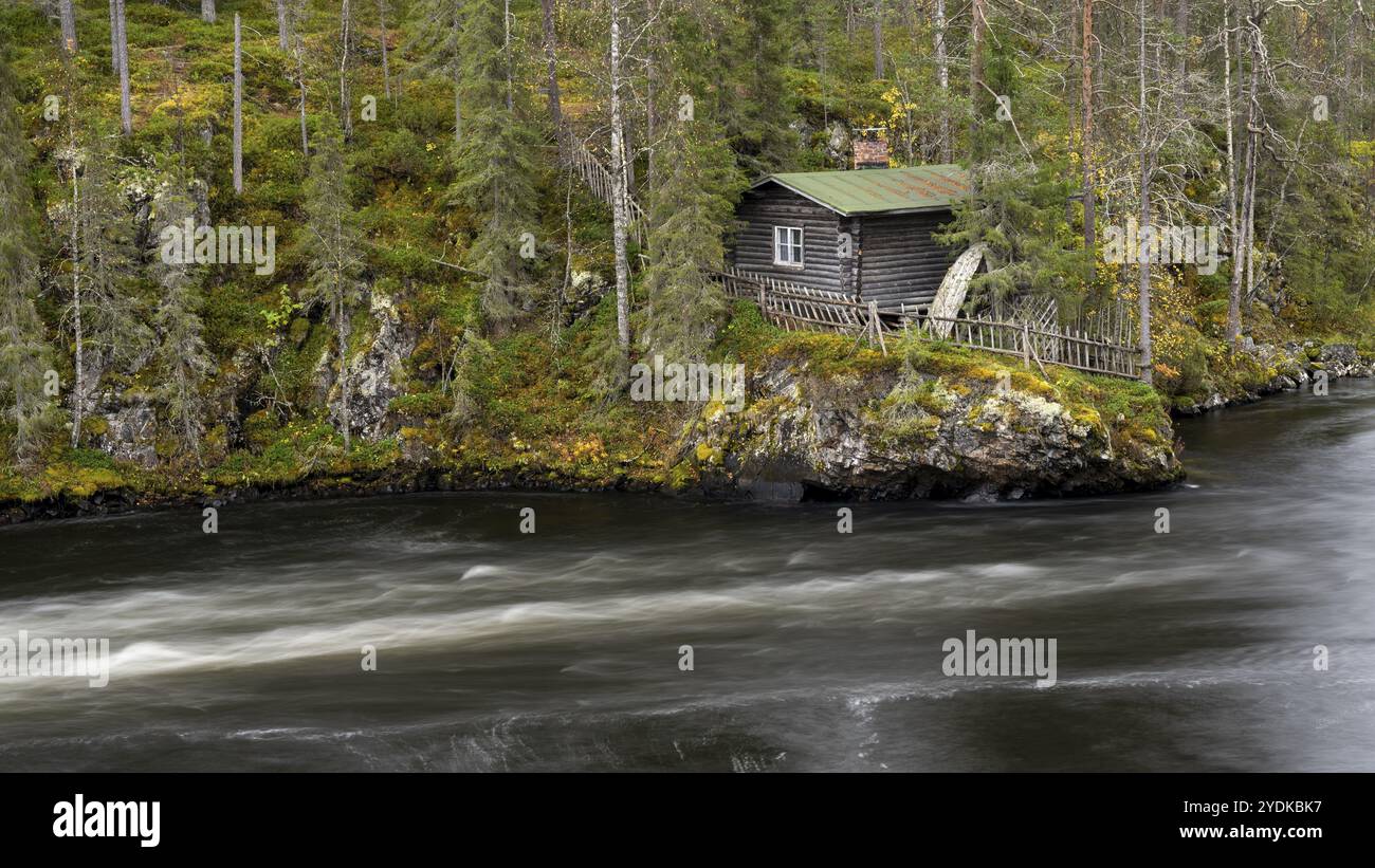 Cours de rivière dans le parc national d'Oulanka, Finlande, Europe Banque D'Images