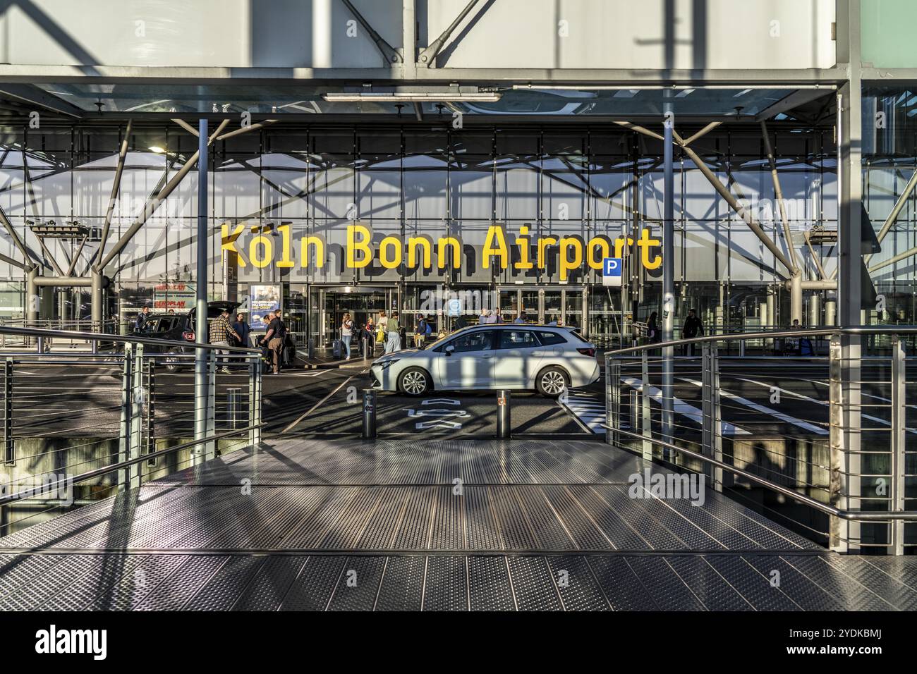 Entrée au terminal 2 de l'aéroport de Cologne-Bonn, CGN, Rhénanie du Nord-Westphalie, Allemagne, Europe Banque D'Images