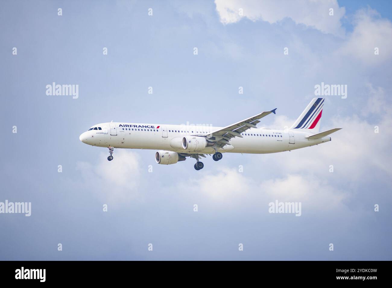 02.06.2024, Berlin, Allemagne, Europe, un Airbus A321-212 d'Air France immatriculé F-GTAS en approche de Berlin Brandebourg B. Banque D'Images