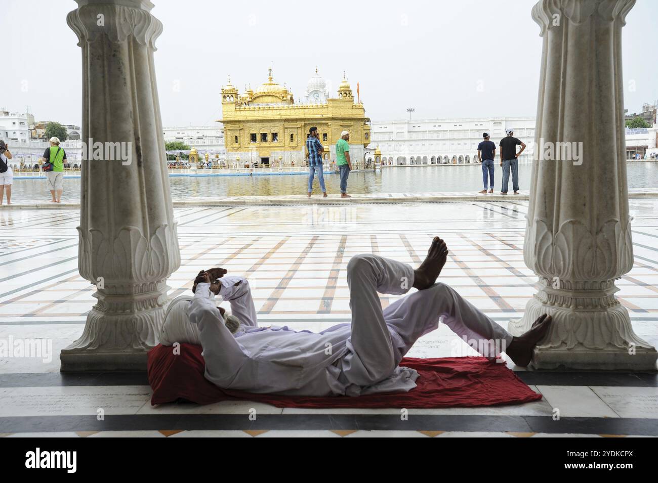 22.07.2011, Amritsar, Pendjab, Inde, croyant sikh au Temple d'Or, le plus haut sanctuaire des Sikhs, Asie Banque D'Images