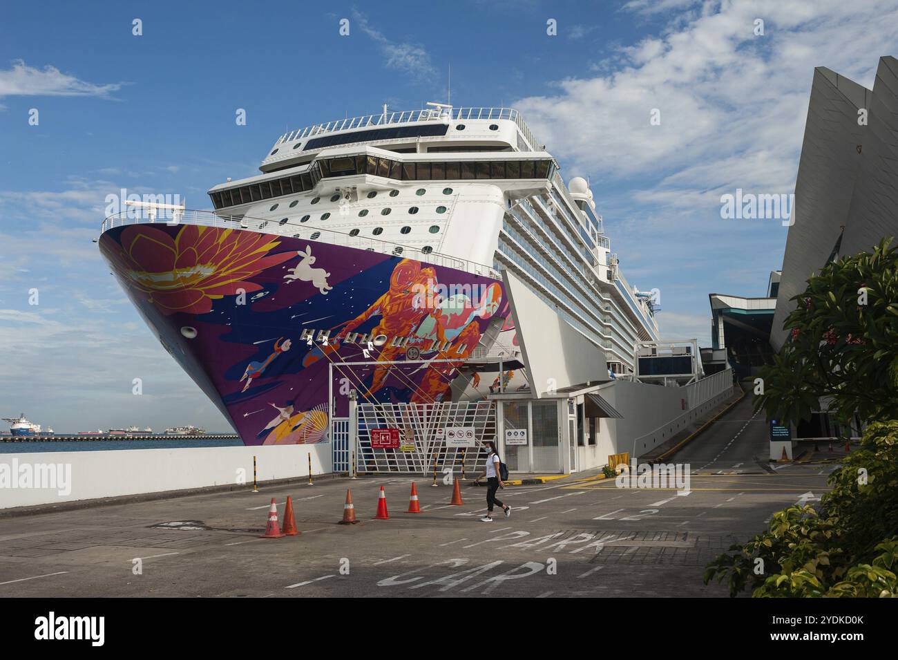 11.12.2020, Singapour, République de Singapour, Asie, le navire de croisière World Dream de Genting Cruise Lines, exploité sous la marque Dream Cruise, est Banque D'Images