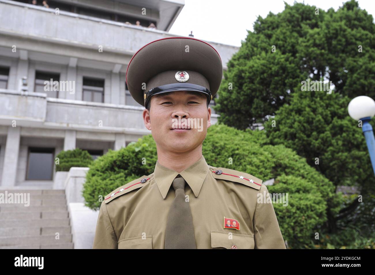 10.08.2012, Panmunjom, Corée, Asie, portrait d'un officier de l'armée nord-coréenne à la frontière avec la Corée du Sud dans la zone démilitarisée (DMZ) non loin Banque D'Images