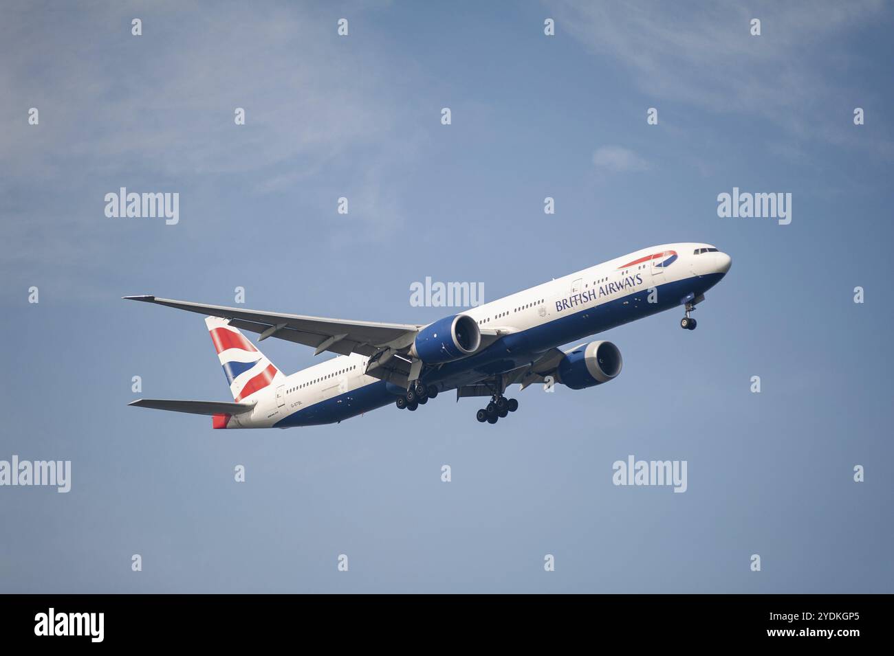 26.07.2023, Singapour, République de Singapour, Asie, Un Boeing 777-300 er de British Airways, immatriculé G-STBL, en approche de Changi Banque D'Images