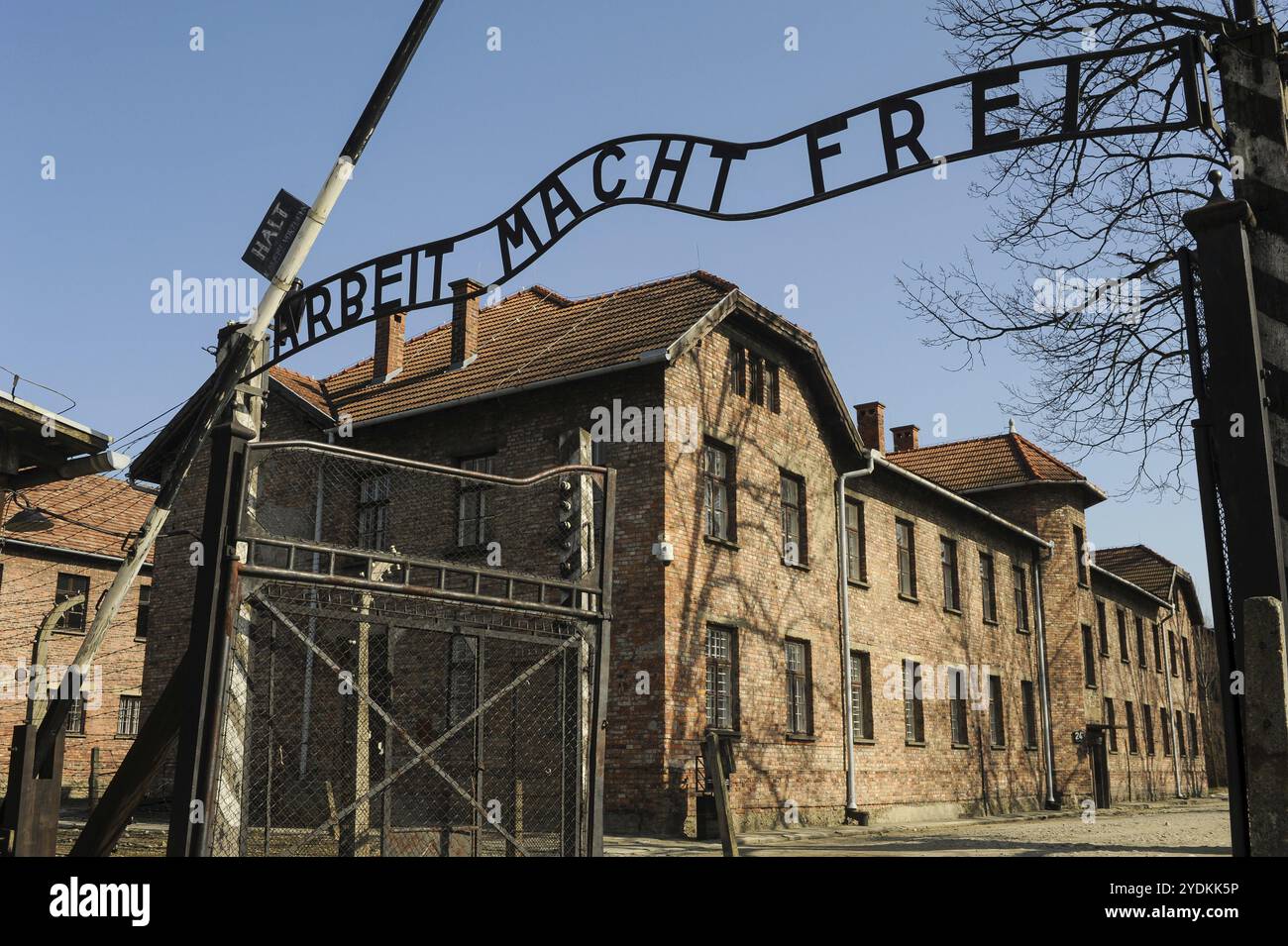 16.03.2015, Auschwitz, petite Pologne, République de Pologne, Europe, porte d'entrée de l'ancien camp d'Auschwitz I (camp principal) avec le slogan Banque D'Images