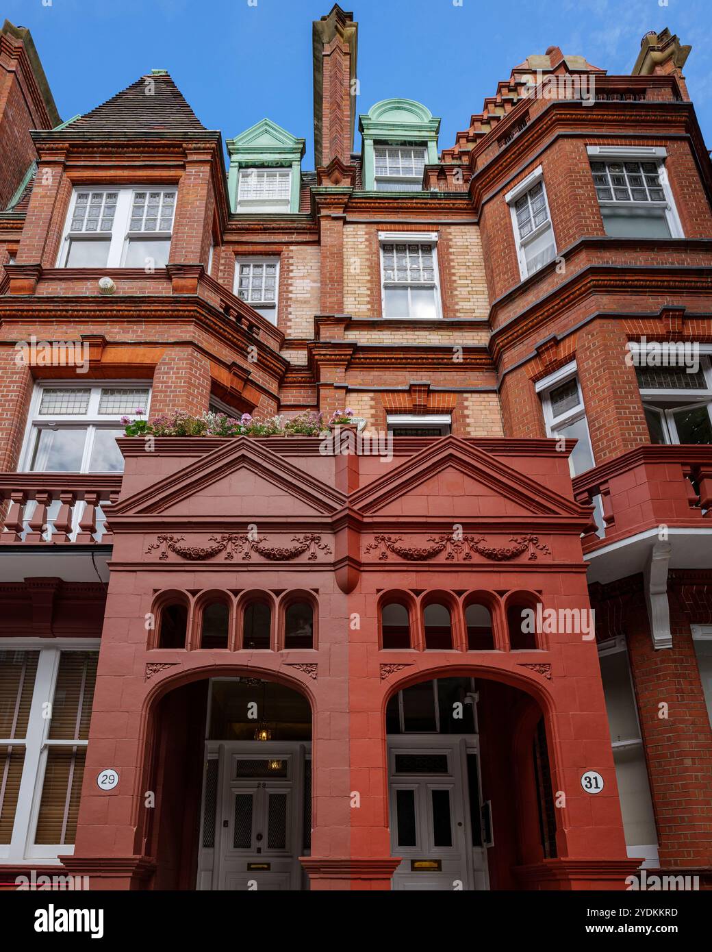 Londres 06.15.2022 : détail de la façade d'une maison à Sloane Gardens Banque D'Images