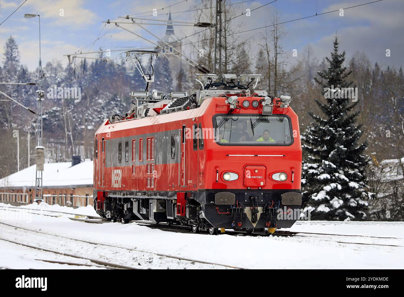 Véhicule d'inspection de voie Ttr99 MEERI par le MERMEC italien inspectant le chemin de fer côtier, arrivant à Salo, Finlande. 12 février 2021 Banque D'Images