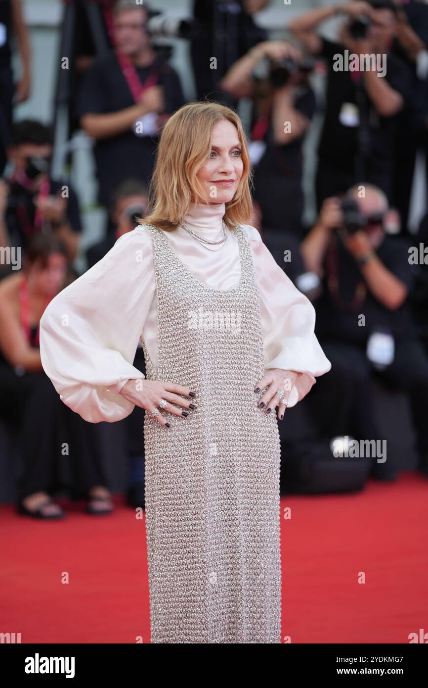 Isabelle Huppert assiste au tapis rouge 'Joker:folie à deux' lors du 81ème Festival International du film de Venise le 4 septembre 2024. Banque D'Images