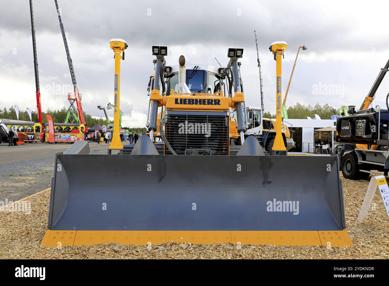 Hyvinkaeae, Finlande. 6 septembre 2019. Tracteur à chenilles Liebherr 736, vue de face montrant la lame, montré sur Maxpo 2019 Banque D'Images