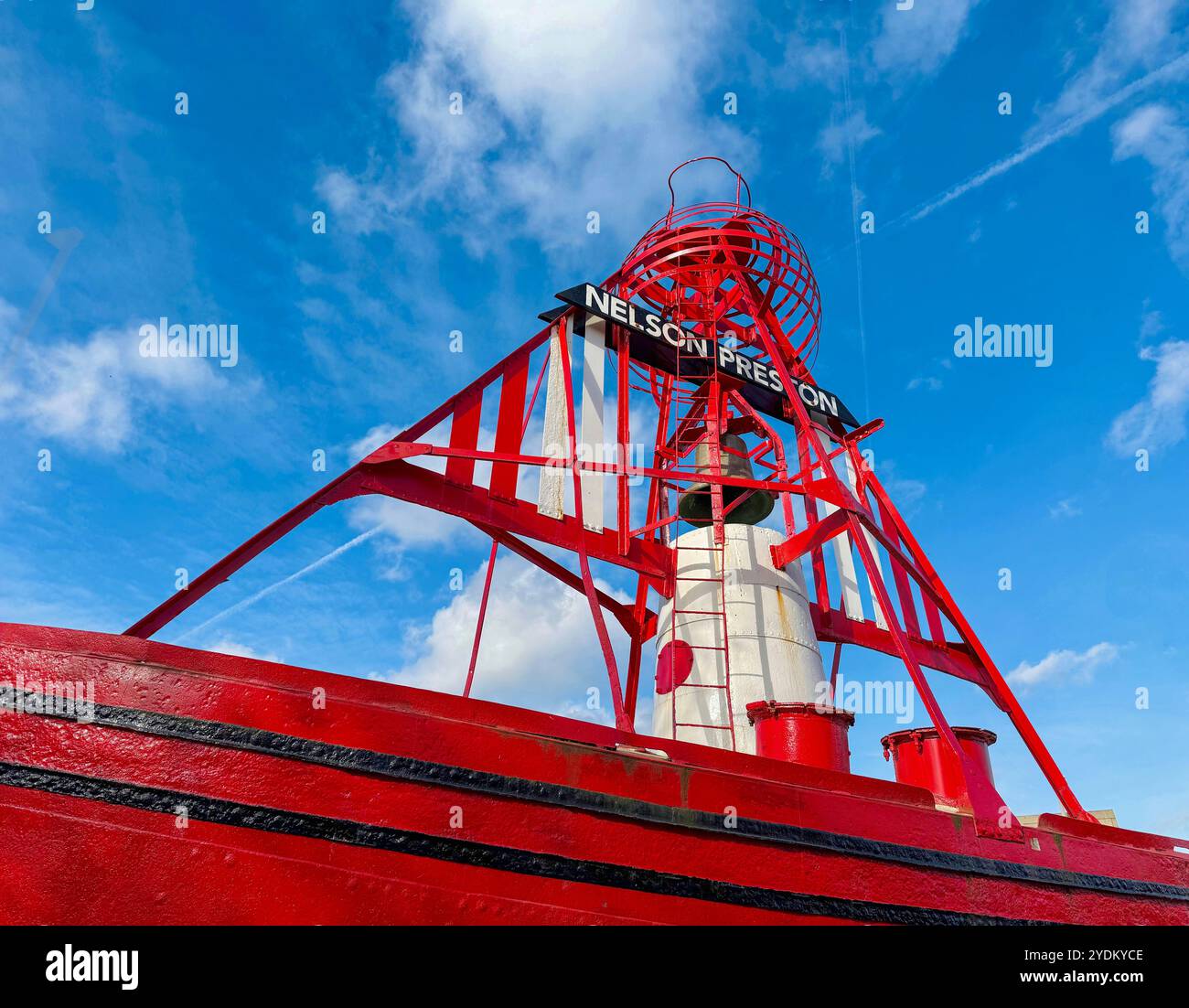 Barque Nelson peinte en rouge à l'entrée des docks de Preston, Ashton-on-Ribble, Lancashire - Image de stock capturée avec un smartphone