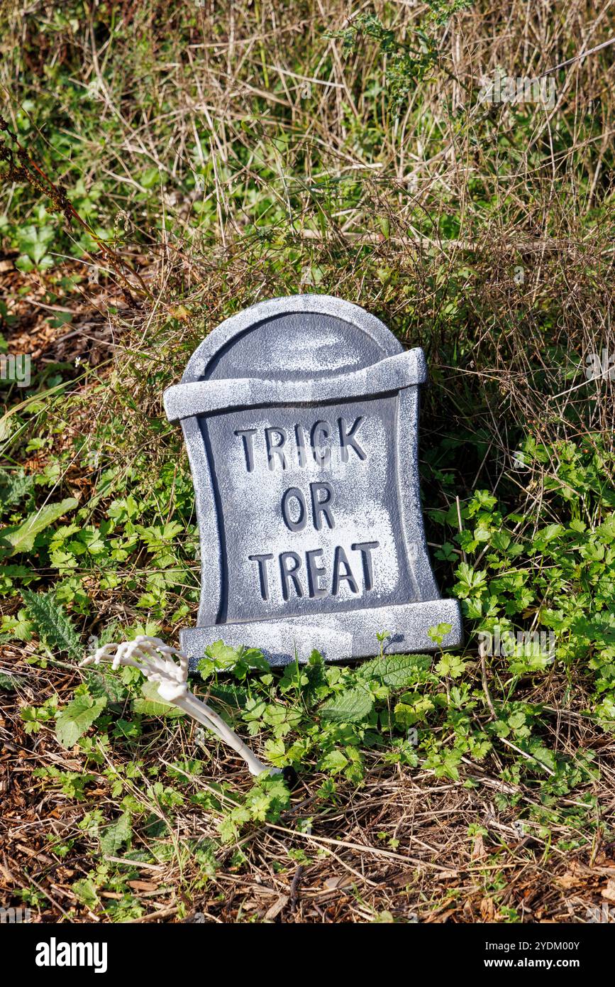 Trick or Treat Symbolic grave, Halloween, pays de Galles, Royaume-Uni Banque D'Images