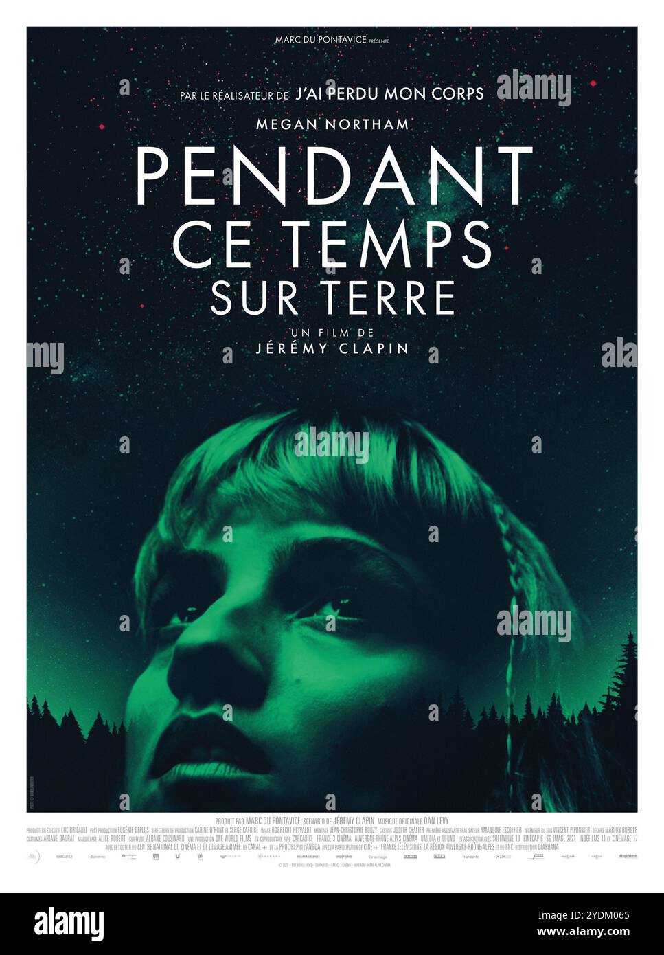 PENDANT CE TEMPS SUR TERRE (2024) -titre original : PENDENTIF ce TEMPS SUR TERRE-, réalisé par JEREMY CLAPIN. Crédit : ONE WORLD FILMS / album Banque D'Images