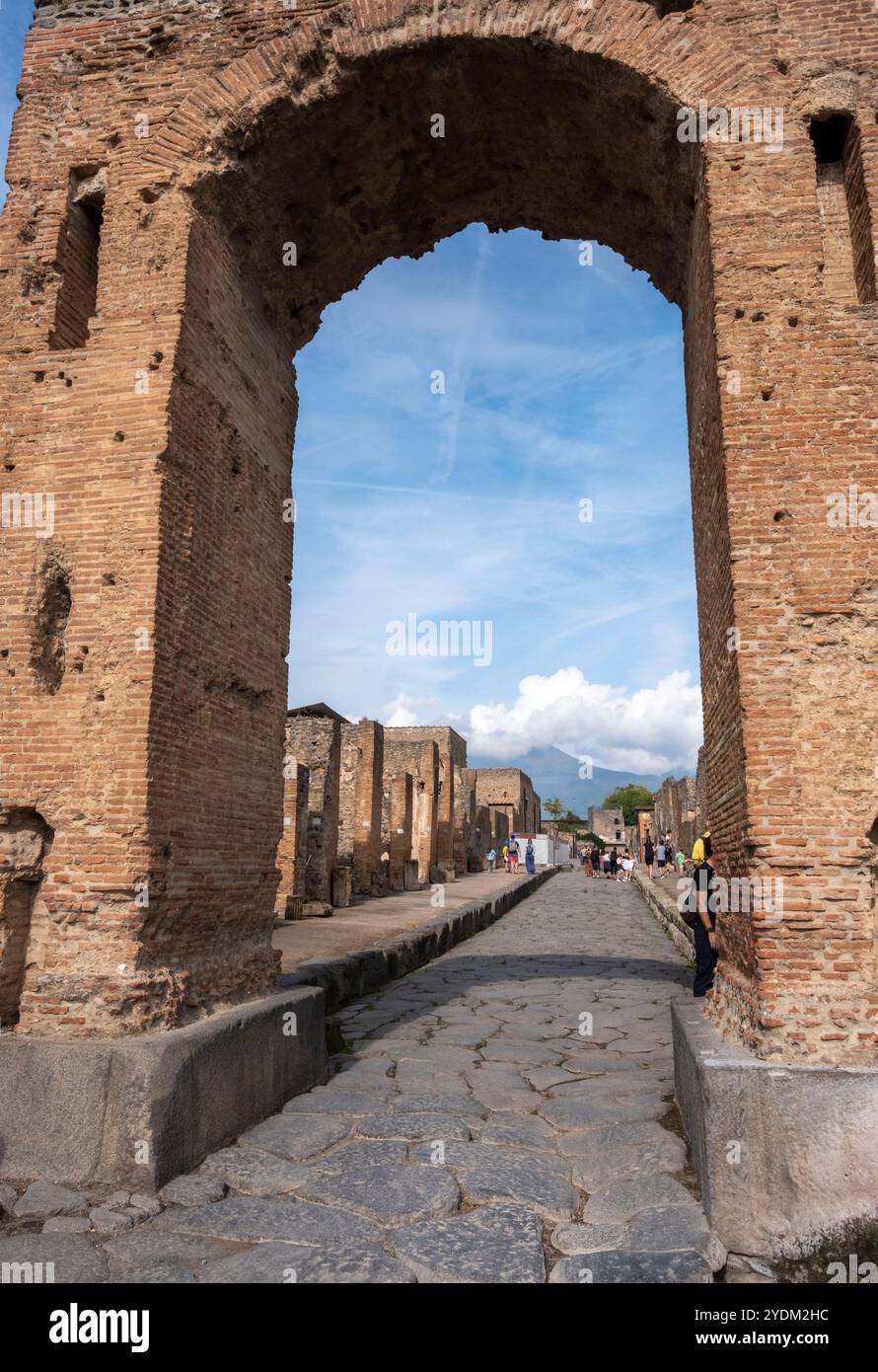 Rue pavée en pierre, Parc archéologique de Pompéi, Naples, Italie. Banque D'Images