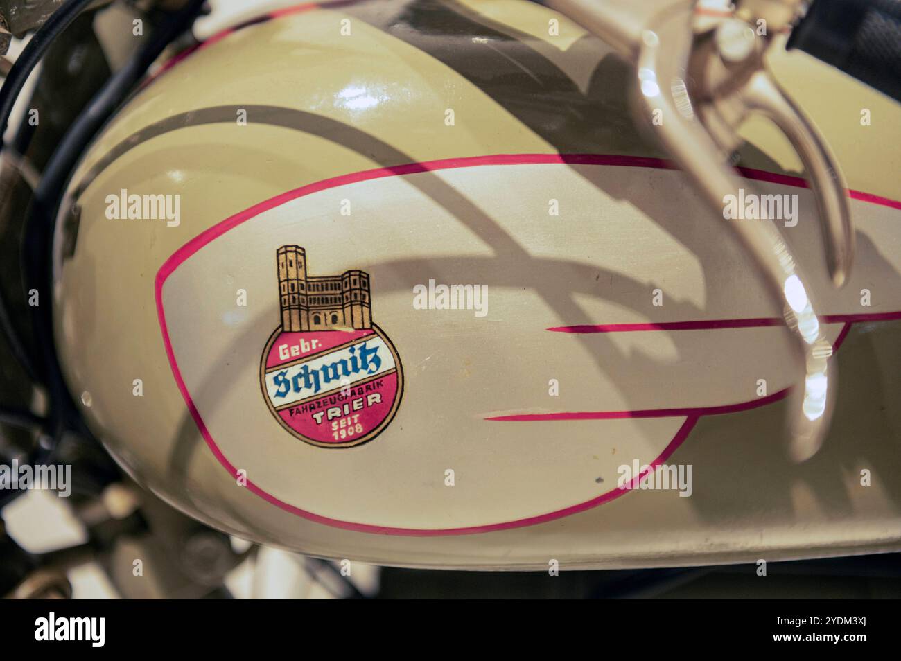 Trèves Allemagne 3 octobre 2024 Stadtmuseum Simeonstift Trèves. Moto de la gebr. Schmitz Fahrzeugfabrik, Trèves. nb. Photo prise avec la permission du personnel du musée après avoir montré la carte de presse. Banque D'Images