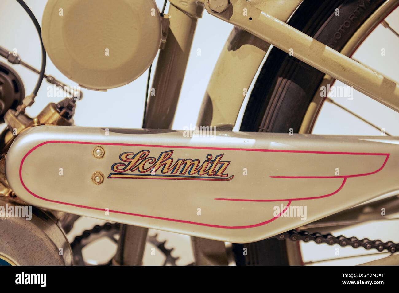 Trèves Allemagne 3 octobre 2024 Stadtmuseum Simeonstift Trèves. Moto de la gebr. Schmitz Fahrzeugfabrik, Trèves. nb. Photo prise avec la permission du personnel du musée après avoir montré la carte de presse. Banque D'Images