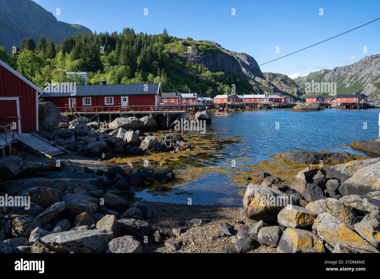 Village de pêcheurs norvégien Nusfjord, îles Lofoten Banque D'Images