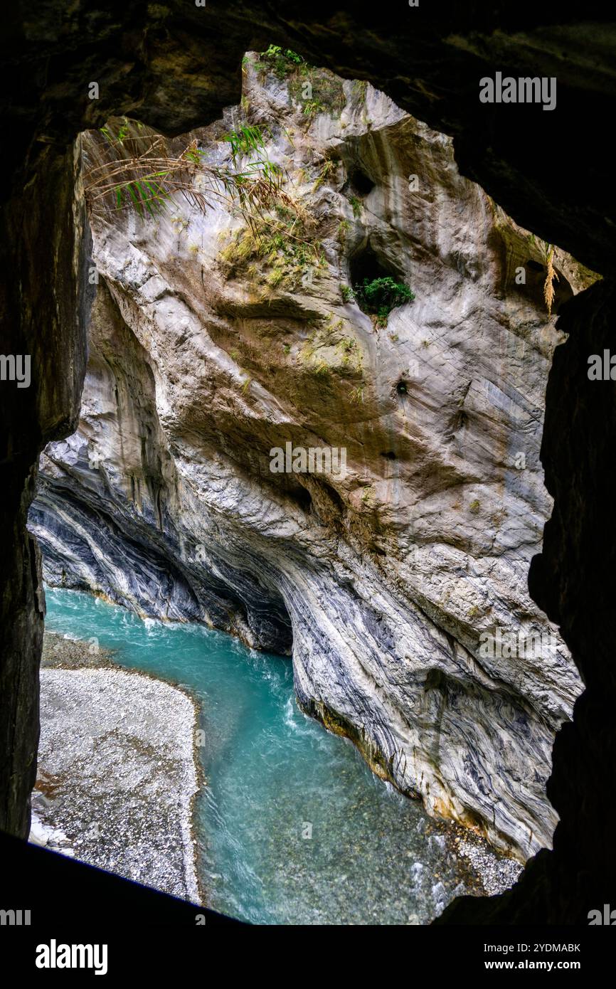 Grotte des hirondelles, piste de Yanzikou, gorge de Taroko dans le parc national de Taroko, Taiwan Banque D'Images