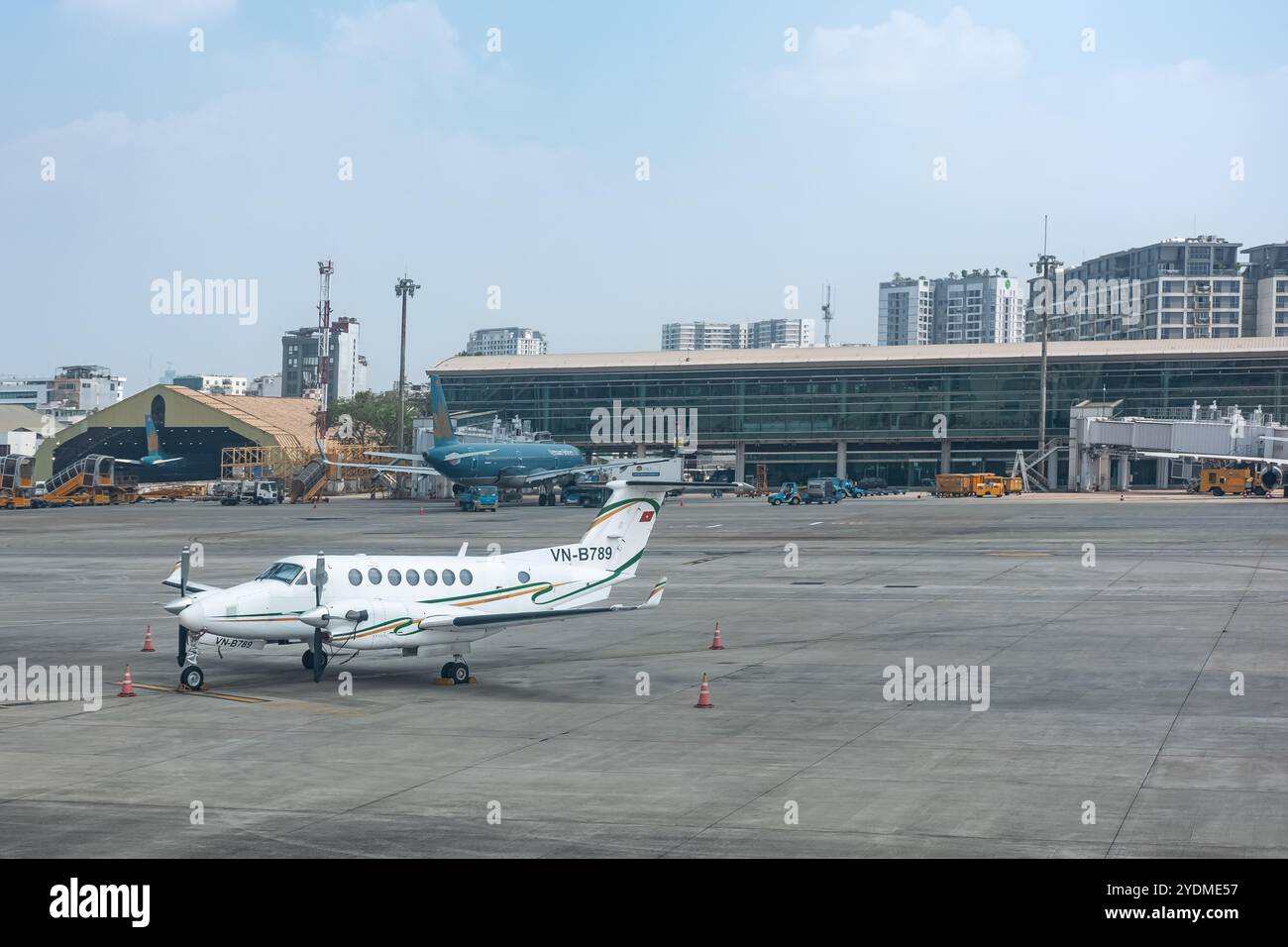 Beechcraft B300 Super King Air 350 d'un propriétaire privé avec reg VN-B 789, aéroport international de Tan son Nhat. Beech B300 Super King Air 350 garé à H. Banque D'Images