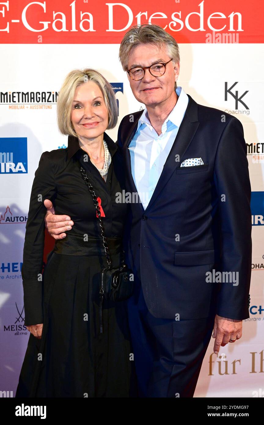 Peter Escher mit Ehefrau Ulrike BEI der 16. Hope Gala 2024 im Schauspielhaus. Dresde, 26.10.2024 *** Peter Escher avec sa femme Ulrike au 16 Hope Gala 2024 au Schauspielhaus Dresde, 26 10 2024 Foto:XM.xWehnertx/xFuturexImagex Hope_4006 Banque D'Images