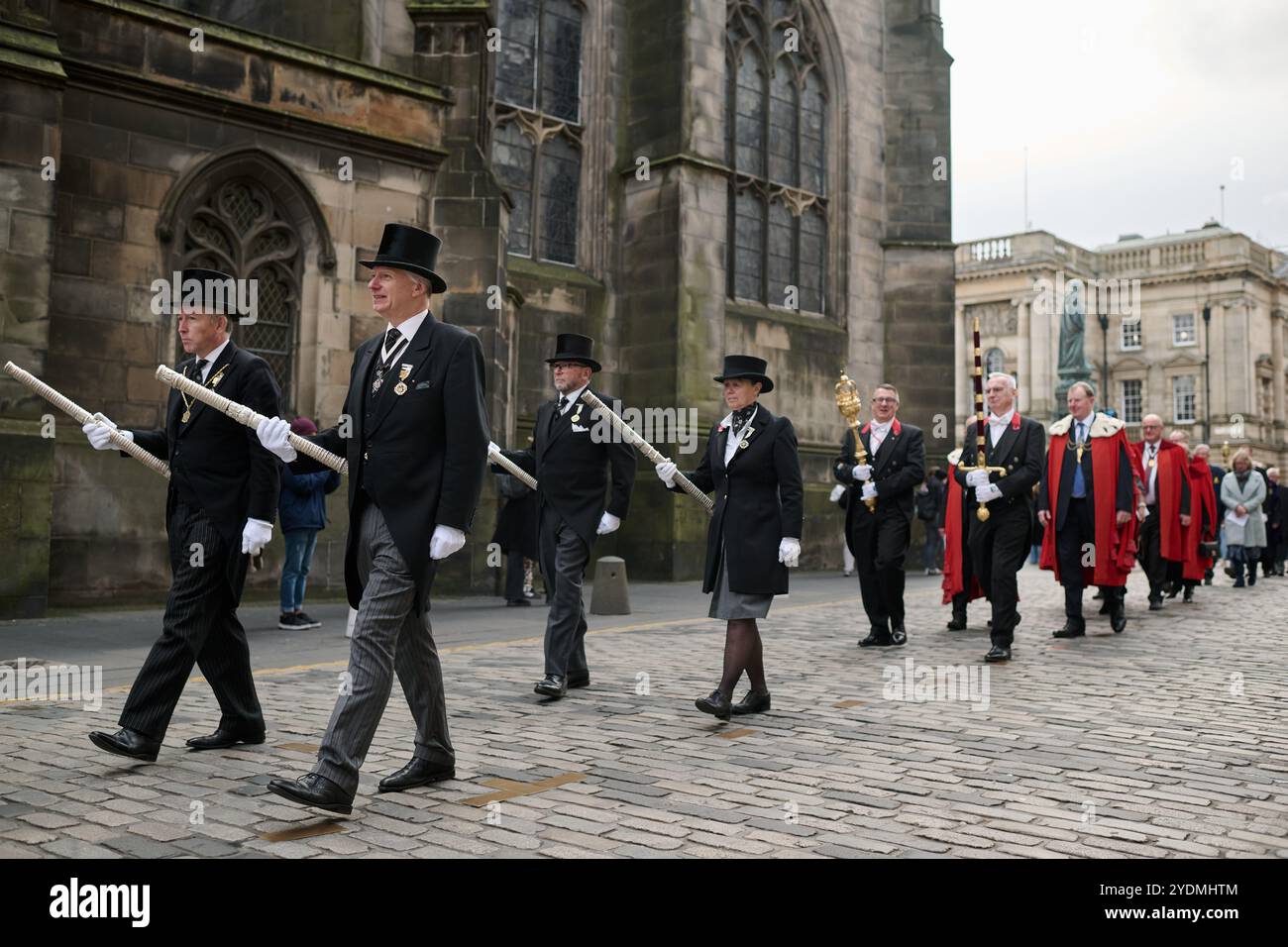 Édimbourg Écosse, Royaume-Uni 27 octobre 2024. Procession de la cathédrale St Giles aux chambres de la ville suivant le Service académique. sst/alamy live news Banque D'Images