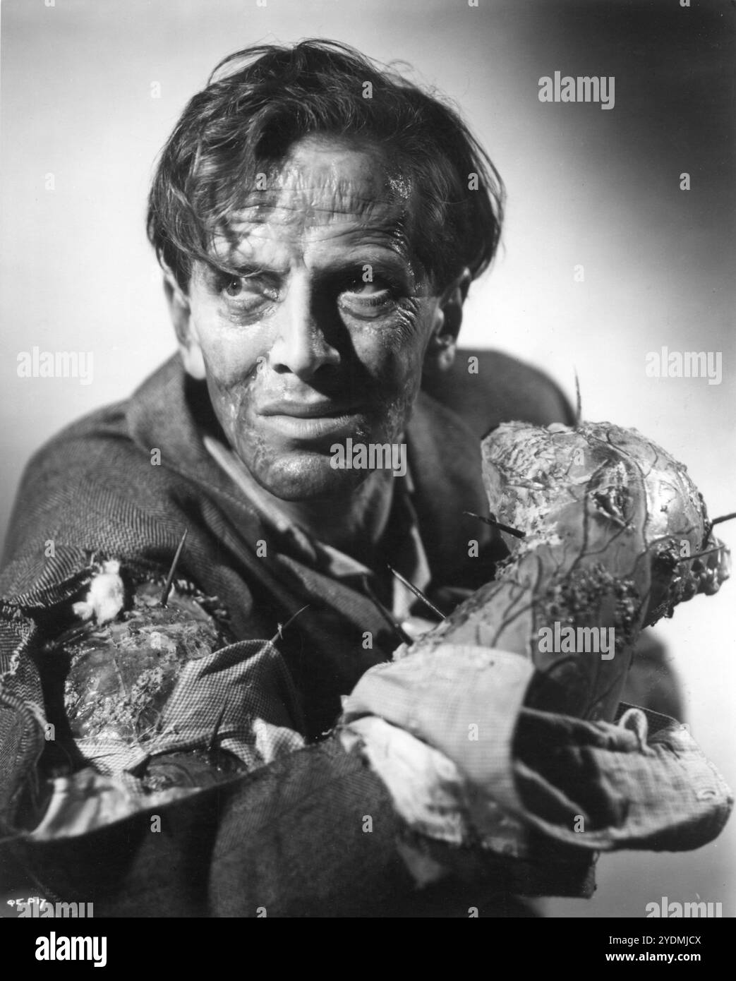 Une publicité Portrait de RICHARD WORDSWORTH comme astronaute Victor Carroon dans LE QUATERMASS XPERIMENT 1955 réalisateur VAL INVITÉ basé sur la BBC Television Play de NIGEL KNEALE scénario RICHARD LANDAU et VAL INVITÉ composent PHILIP LEAKEY musique JAMES BERNARD producteur ANTHONY HINDS Hammer films / films exclusifs Banque D'Images