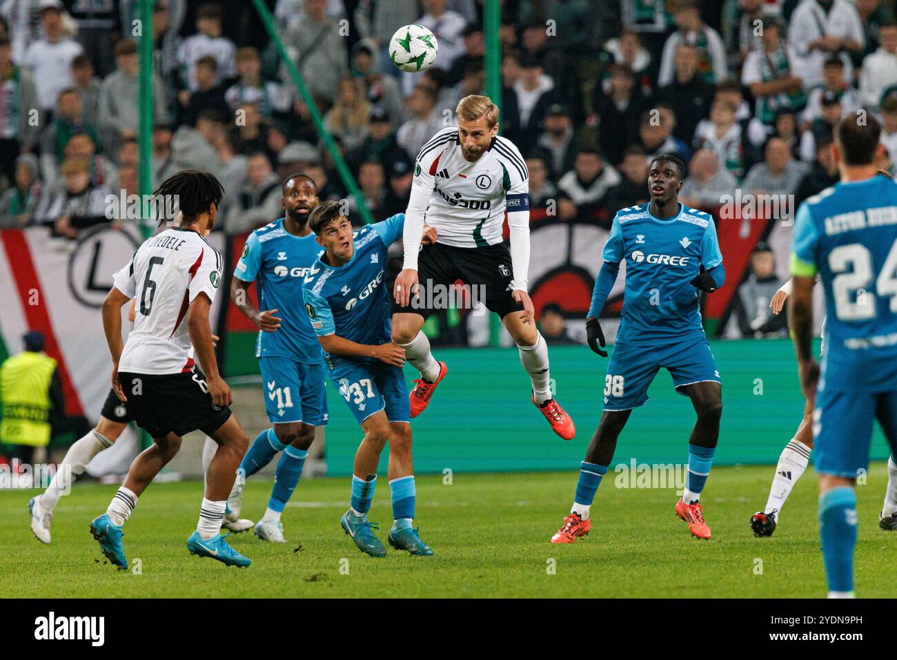 Dani Perez, Rafal Augustyniak vu lors d'un match de l'UEFA Europa Conference League entre les équipes de Legia Warszawa et Real Betis Balompie au Stadion Miej Banque D'Images