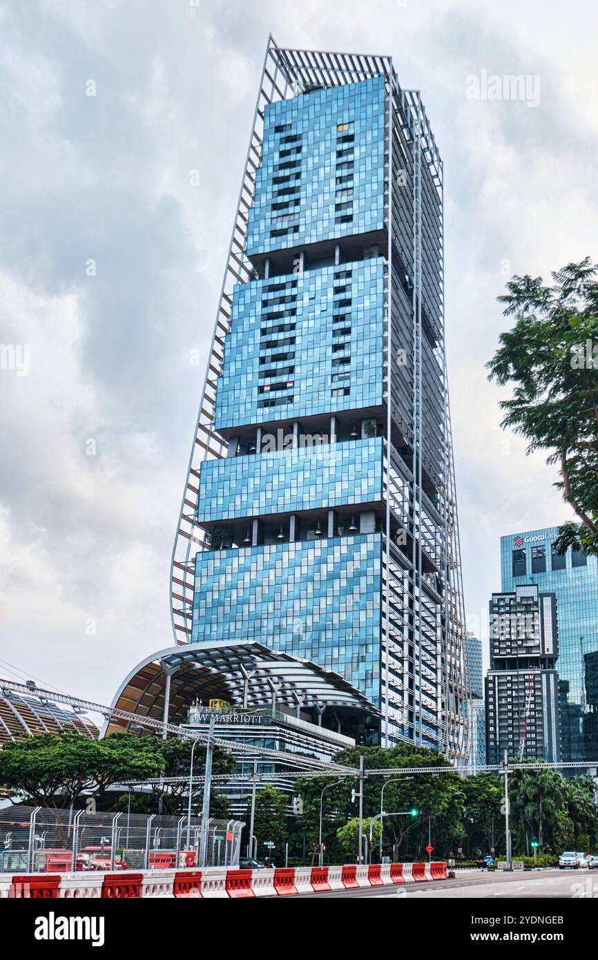 Singapour - 16 août 2024 : South Beach Towers. Conçu par Foster, développement à usage mixte composé de bureaux, résidences, hôtel Banque D'Images
