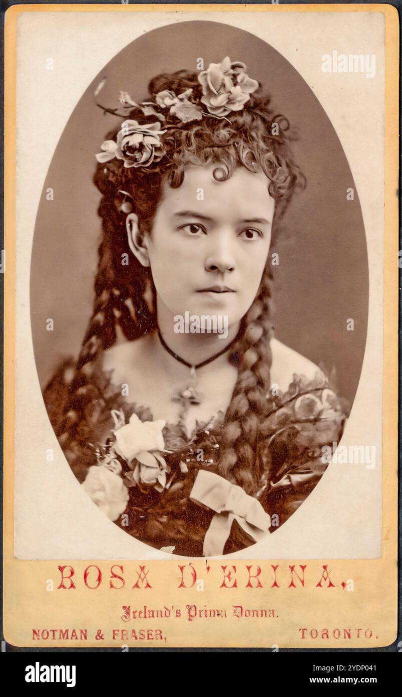 Image de Rose Anna O’Toole, (1848-1915) connue sous le nom de Rose D’Erina, soprano et organiste irlandaise. Connue sous le nom de Prima Donna irlandaise, elle était une chanteuse privilégiée du prince de Galles. Née à Armagh, en Irlande, elle s'est formée à Paris et a fait de nombreuses tournées. Elle a joué à Toronto Ottawa, Canada entre 1872 et 1876 lorsque cette image a été prise dans l'atelier de Notman et Fraser. Banque D'Images