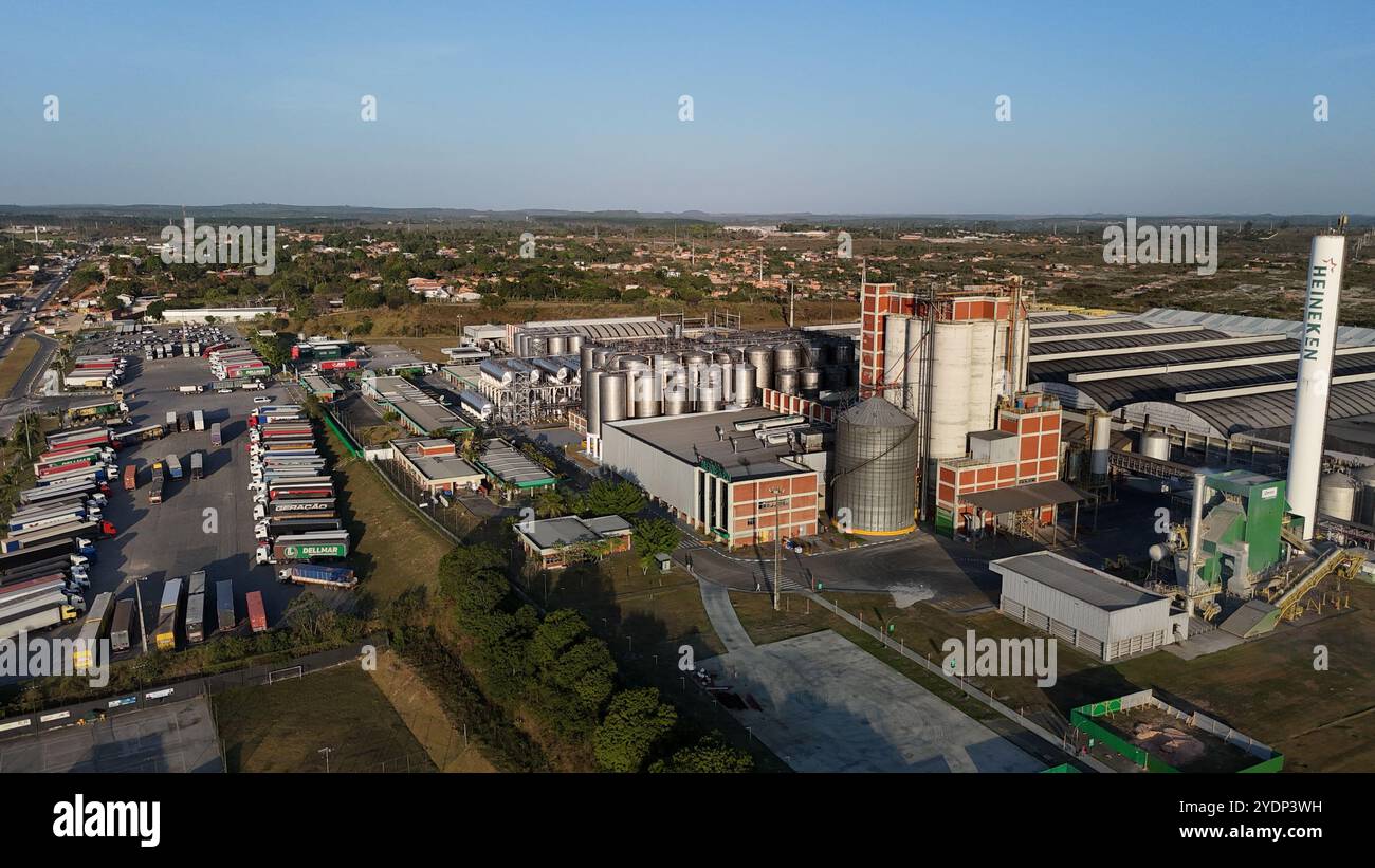 alagoinhas, bahia, brésil - 25 octobre 2024 : vue aérienne de la brasserie Heineken dans la ville d'Alagoinhas. Banque D'Images