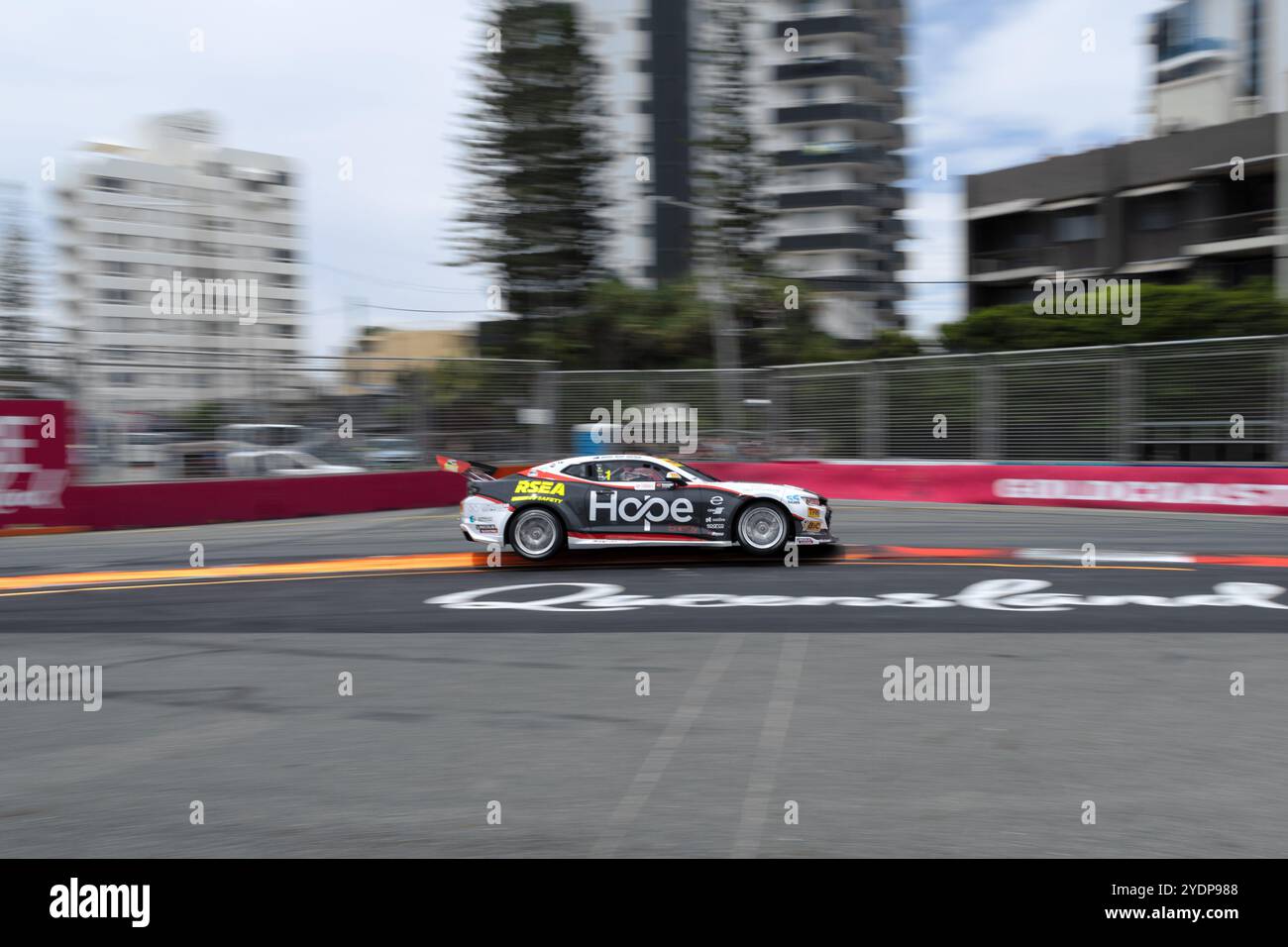 Gold Coast, Australie, 27 octobre 2024. Brodie Kostecki conduisant pour Erebus Motorsport Chevrolet Camaro lors du Boost Mobile Gold Coast 500 Queensland 2024 à Surfers Paradise, le 27 octobre 2024 à Gold Coast, Queensland Australie. Crédit : Ivan Glavas/Speed Media/Alamy Live News Banque D'Images