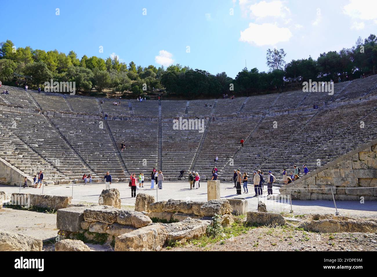 Le célèbre théâtre antique du sanctuaire d'Asclépios à Epidavros, Grèce Banque D'Images