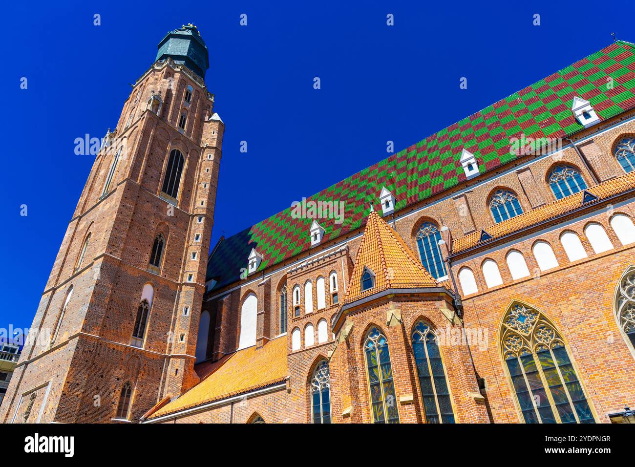 Extérieur et tour de l'église St Elizabeths du XIVe siècle, Wroclaw, Pologne Banque D'Images