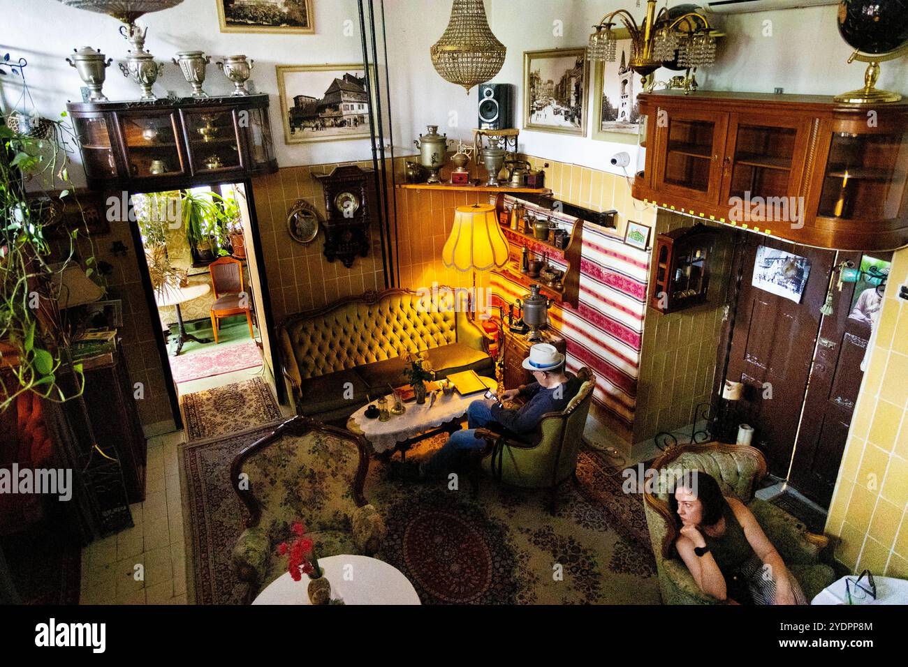 Intérieur démodé du salon de thé Herbaciarnia Targowa au marché Hall (Hala Targowa), Wroclaw, Pologne Banque D'Images