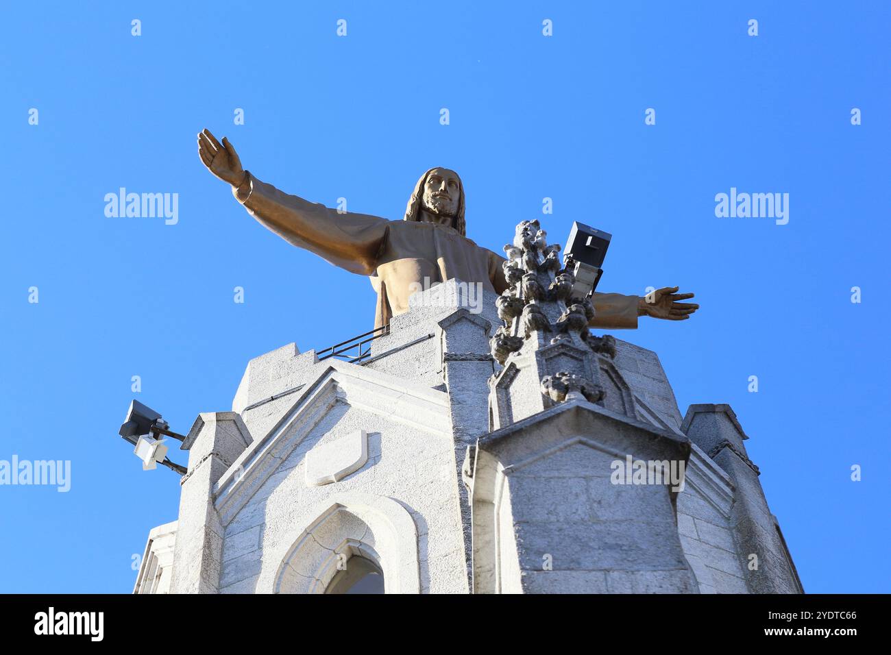 BARCELONE, ESPAGNE - 13 MAI 2017 : ceci est une vue de la statue de Jésus-Christ au sommet de la tour du Temple du Sacré-cœur, du haut Banque D'Images