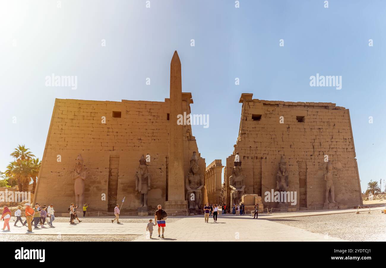 Louxor ; Égypte ; 16 janvier 2024 : la tapisserie intemporelle de Louxor, un vaste complexe de temples sur les rives du Nil, où l'ancienne Thèbes d'Egyp Banque D'Images