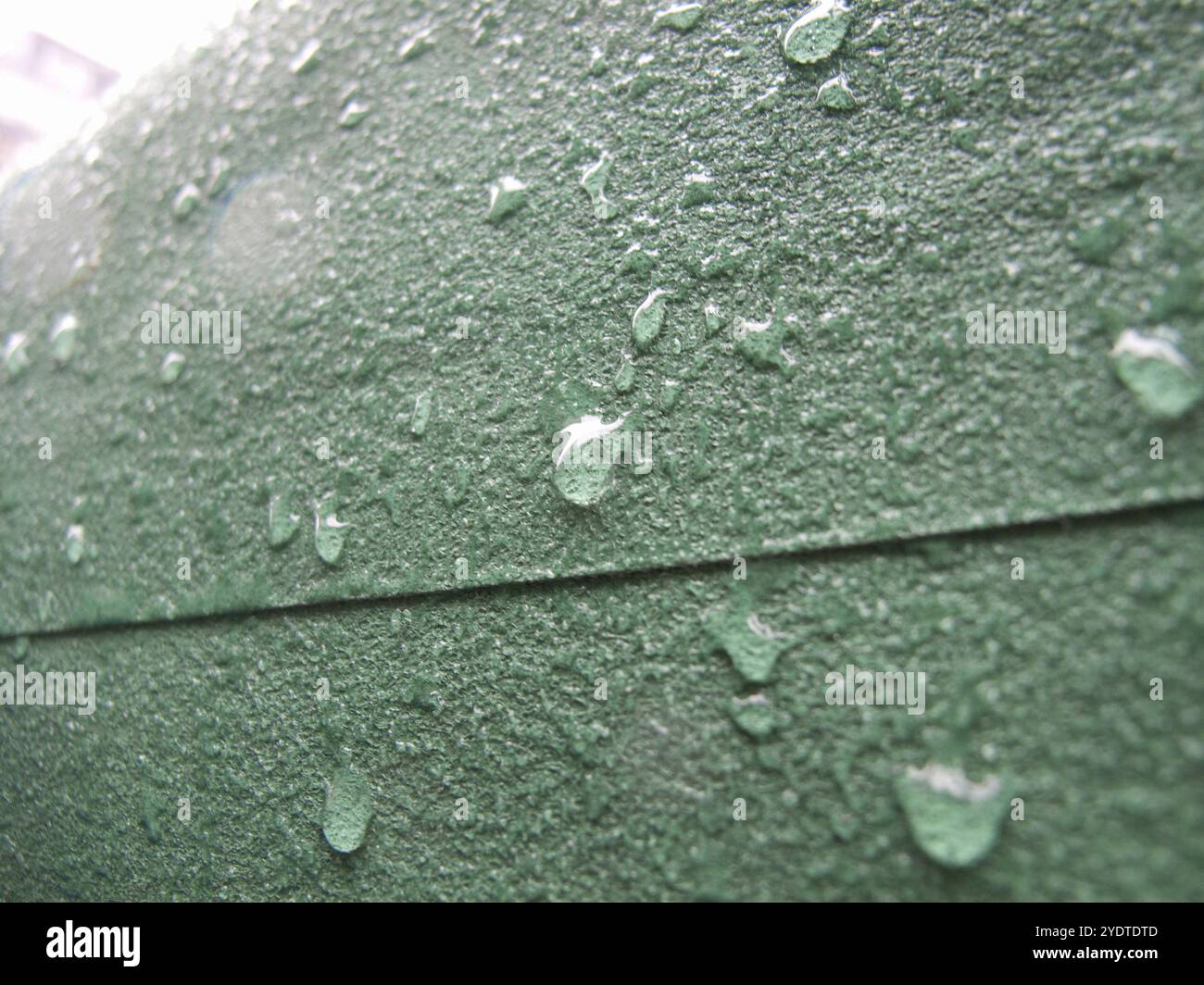 Gouttelettes d'eau sur les bâches de camion Banque D'Images