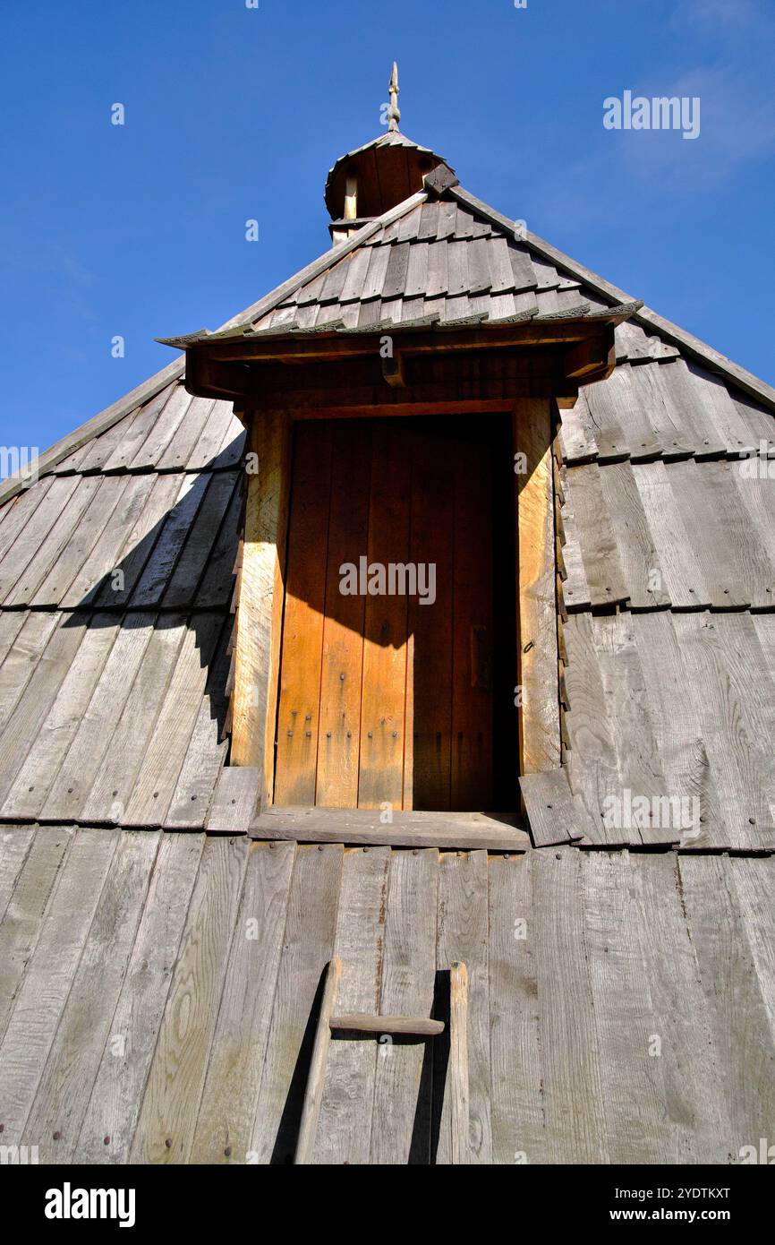Fenêtres dormer sur les bardeaux de toit de la résidence du prince Milos Obrenovic (maison serbe typique dans la première moitié du XIXe siècle appelé «osacanka Banque D'Images