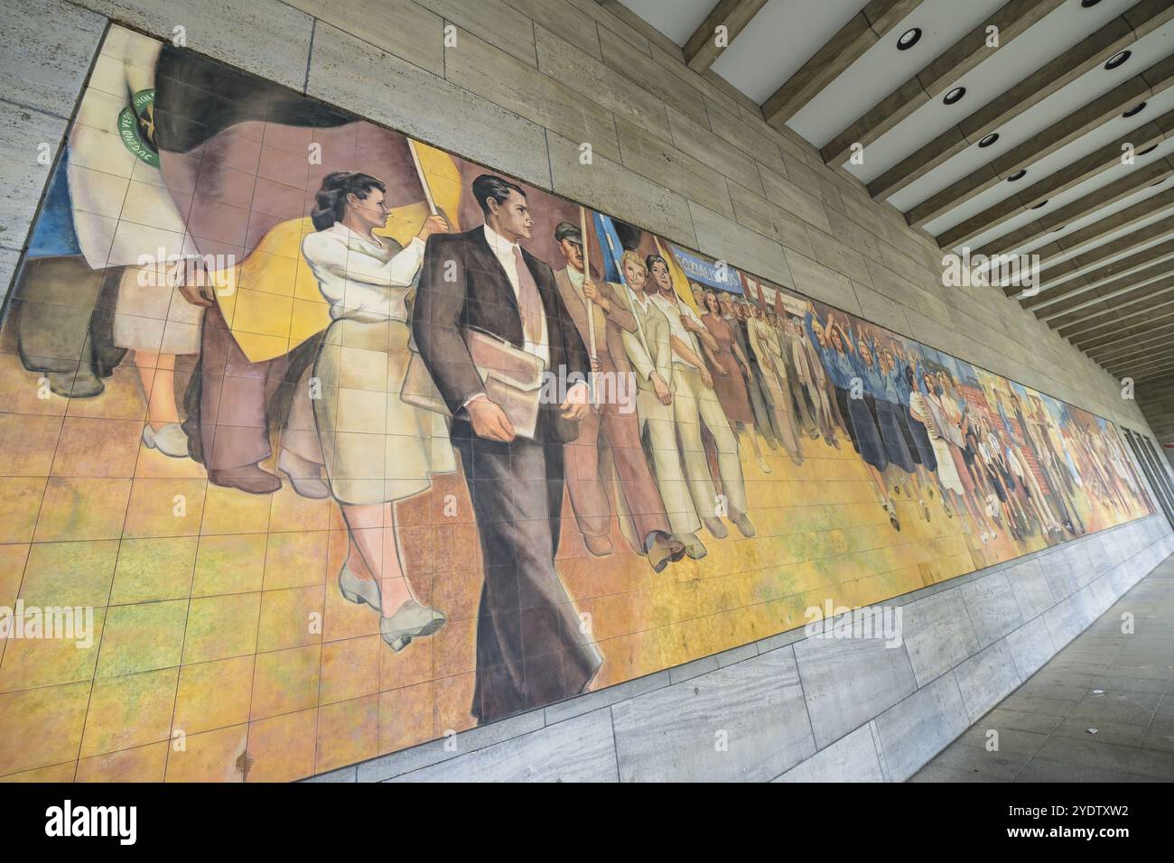 Peinture murale Max Lingner sur la maison Detlev Rohwedder, Aufbau der Republik, tuiles, porcelaine Meissen, art RDA, Ministère fédéral des finances, Wilhelmstrasse, Banque D'Images