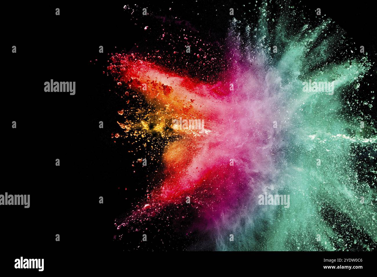 Explosion de poudre multicolore abstraite sur fond noir. Particule de poussière de couleur éclaboussée sur le fond Banque D'Images