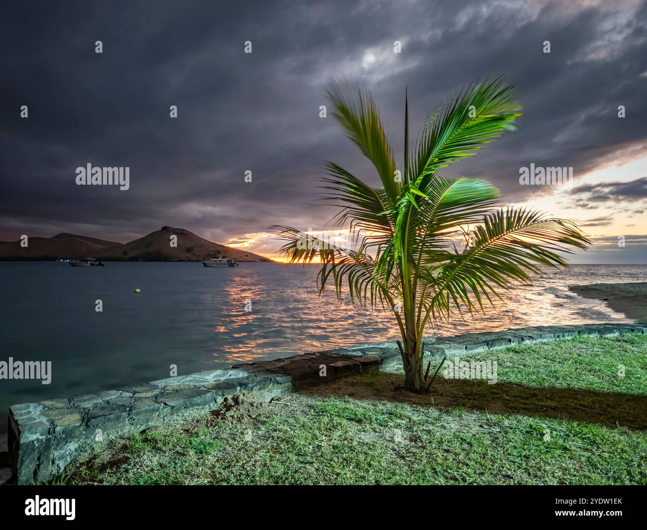 Scène de soirée du Volivoli Resort Grounds à Viti Levu, Fidji, Pacifique Sud, Pacifique Banque D'Images